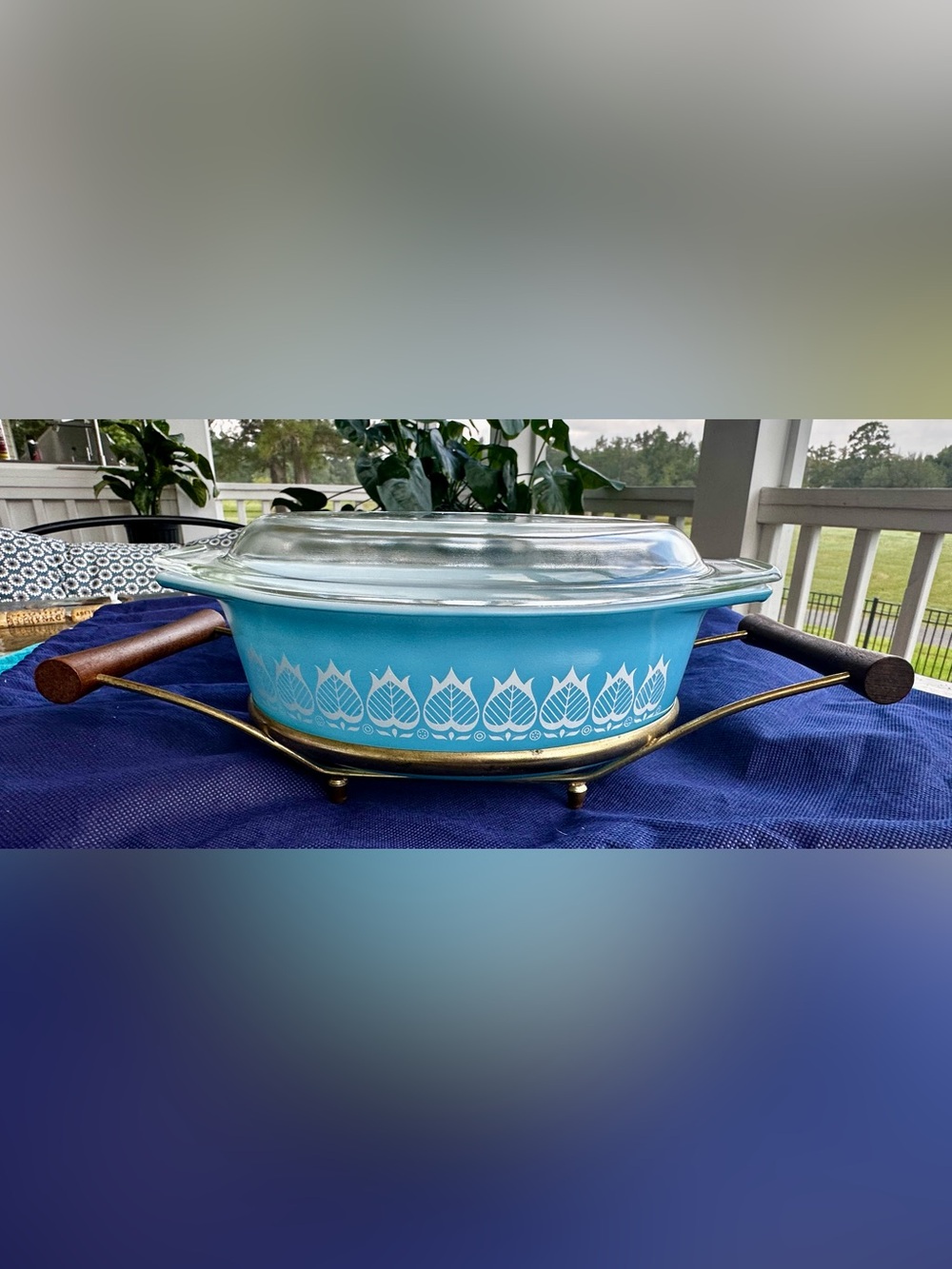 Pyrex White and Blue Round Dish Lid